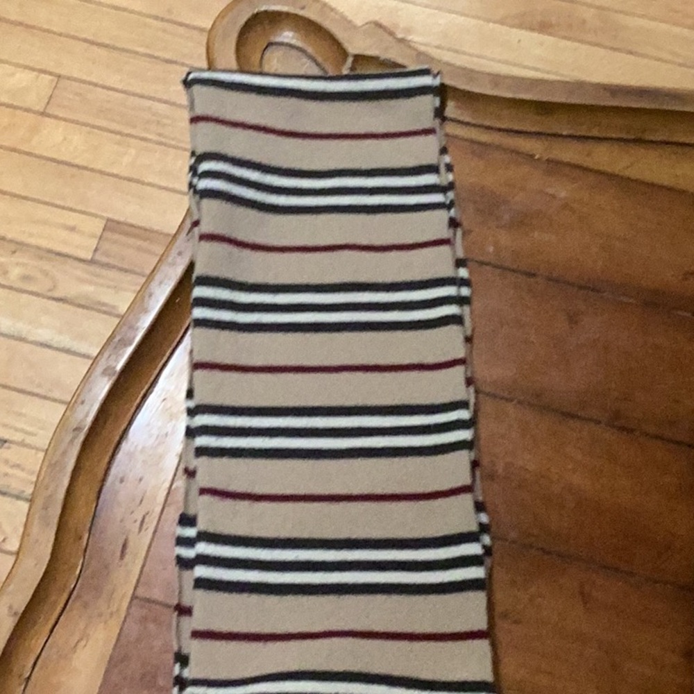 Authentic Burberry Lambswool scarf. 95x8